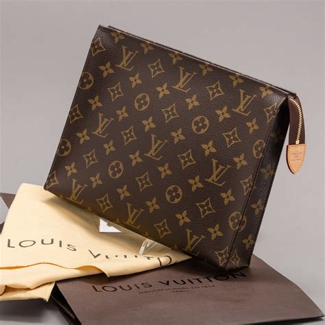 toiletry 26 louis vuitton price